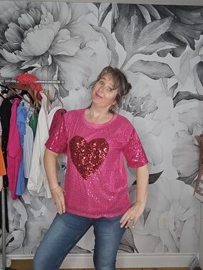 🍓BiBi Hot Pink Sequin Tee with Red Heart